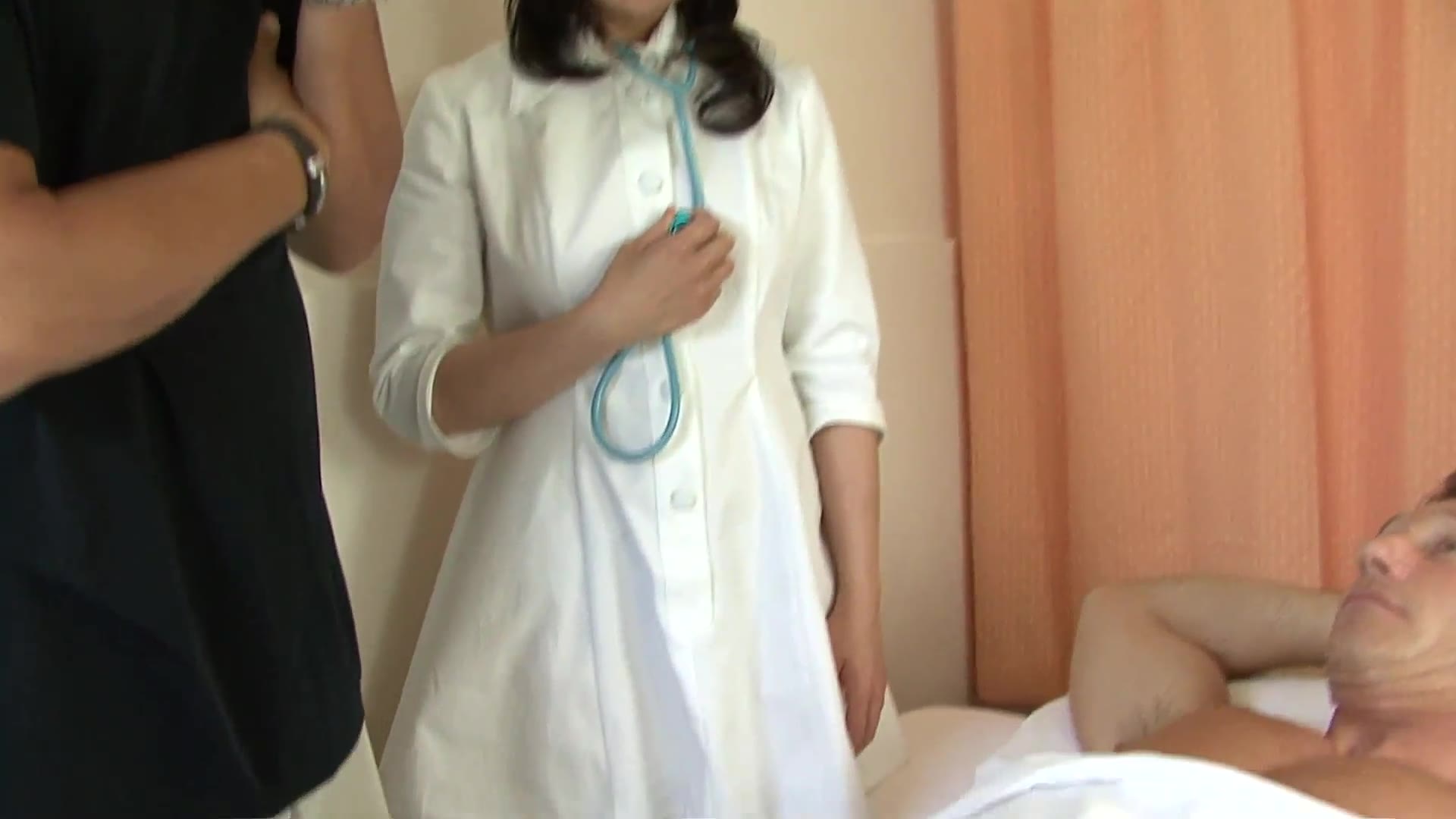 Threesome with Japan Mom Doctor